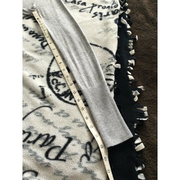 H&M Women’s Wool Blend Sweater Top Heather Gray W/Button Accents Sz XS - Picture 6 of 9